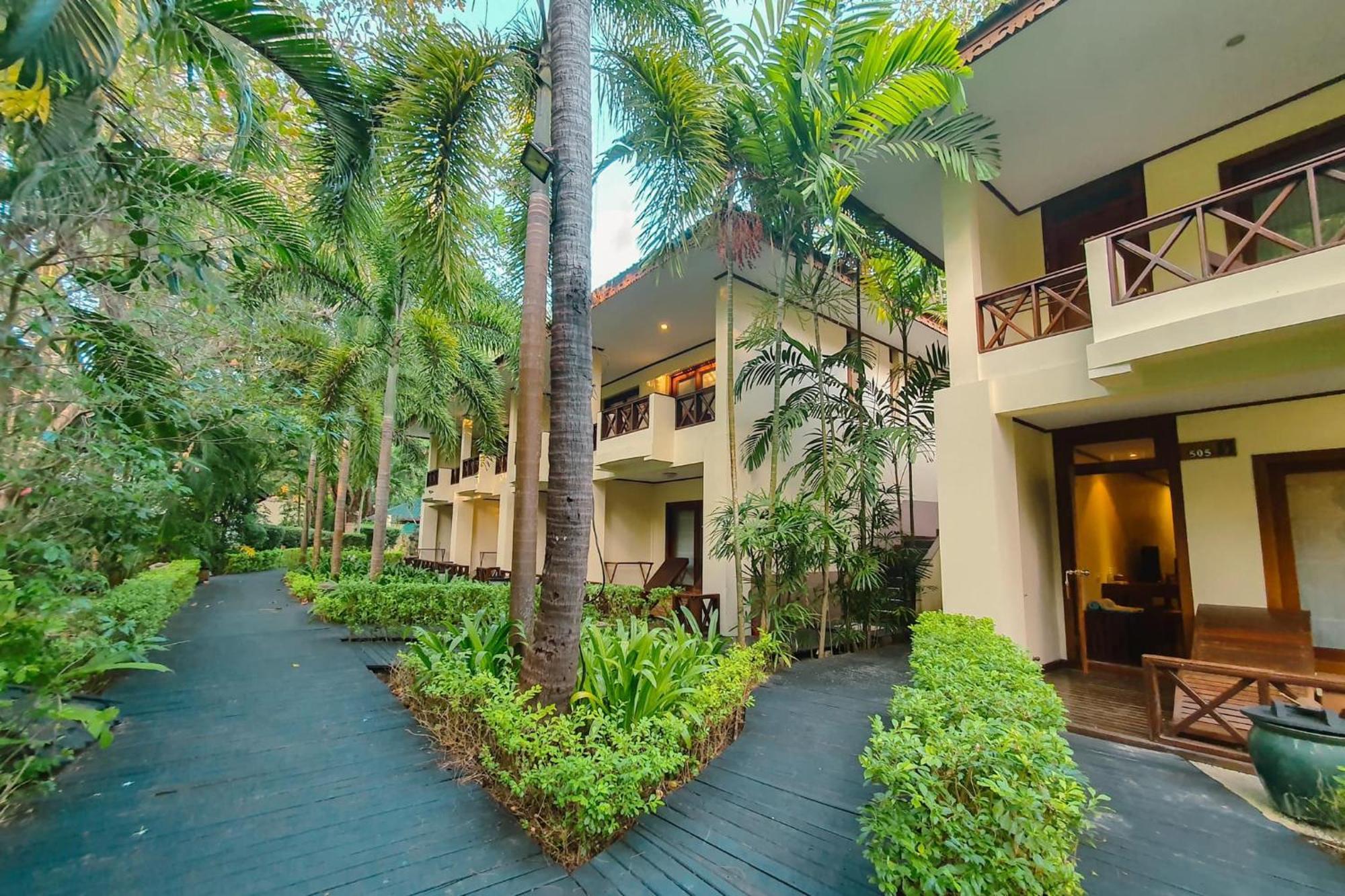 Jade Marina Resort And Spa Ngapali Exterior photo