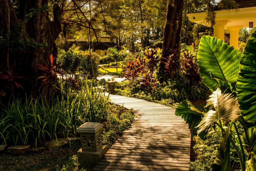 Jade Marina Resort And Spa Ngapali Exterior photo